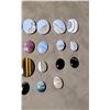 Image 2 : 590 Carats of Various Gemstone Cabochons