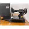 Image 5 : Singer Featherweight Sewing Machine & Table Set
