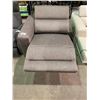 Image 2 : ELECTRIC RECLINING PARTIAL SOFA SET