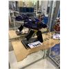 Image 2 : SET DEC PROP GLASS RAY GUN WITH DISPLAY MOUNT