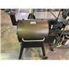Image 1 : TRAEGER SMOKER