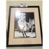 Image 2 : FRAMED MARILYN MONROE PRINT (17.25 X 21.25") & DECORATIVE WALL HANGING (22.5 X 10.5")