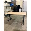 Image 2 : TABLE 59"X 29.5" X 29.5"