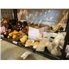 Image 2 : ASSORTED VINTAGE COLLECTIBLE DOLLS & HOME DECOR