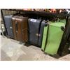 Image 2 : 4 VINTAGE SUITCASES
