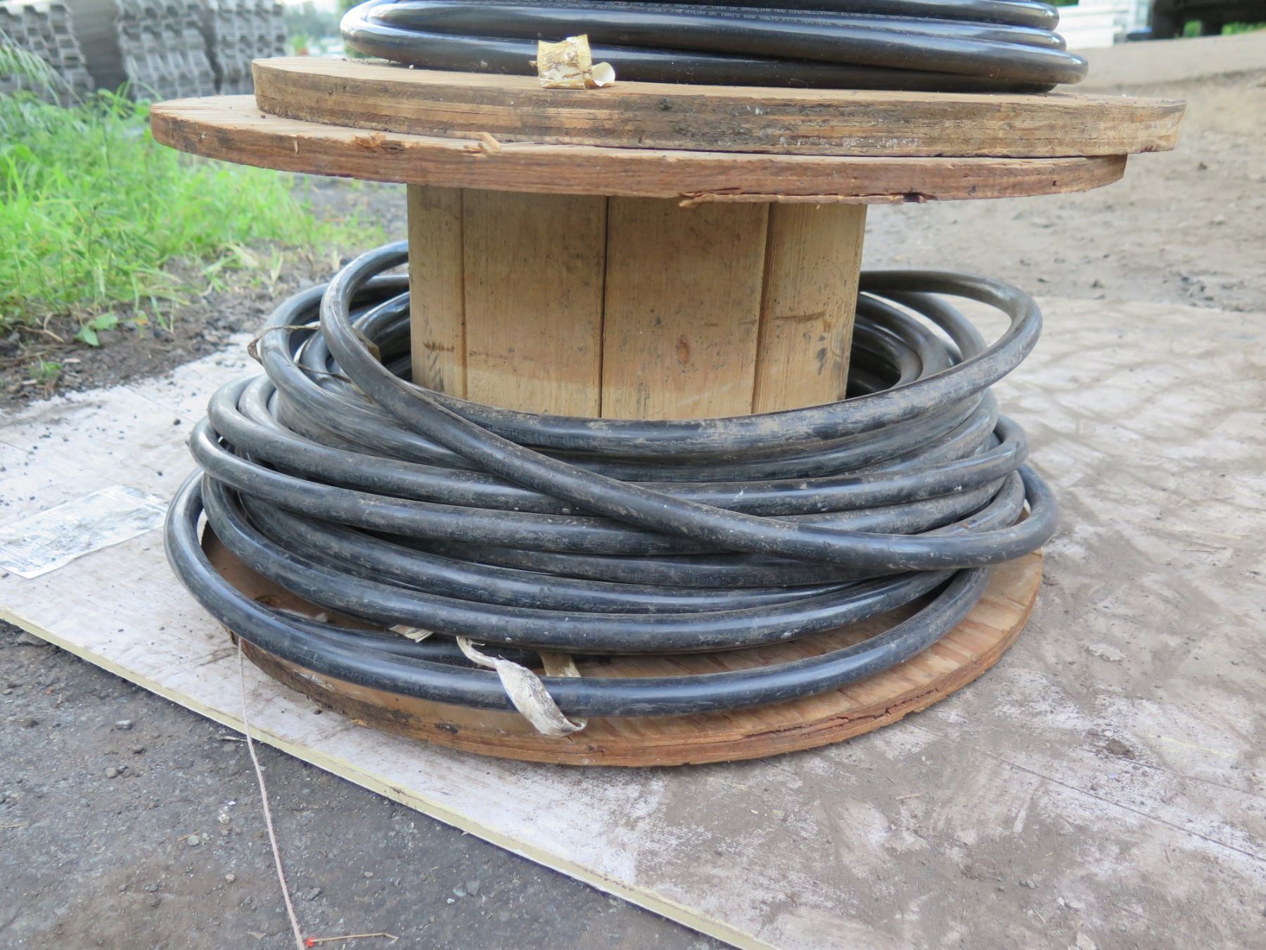 Simpull Spools Qty 3 Wooden Spools Southwire Black SIMpull TWN75 600 Cable