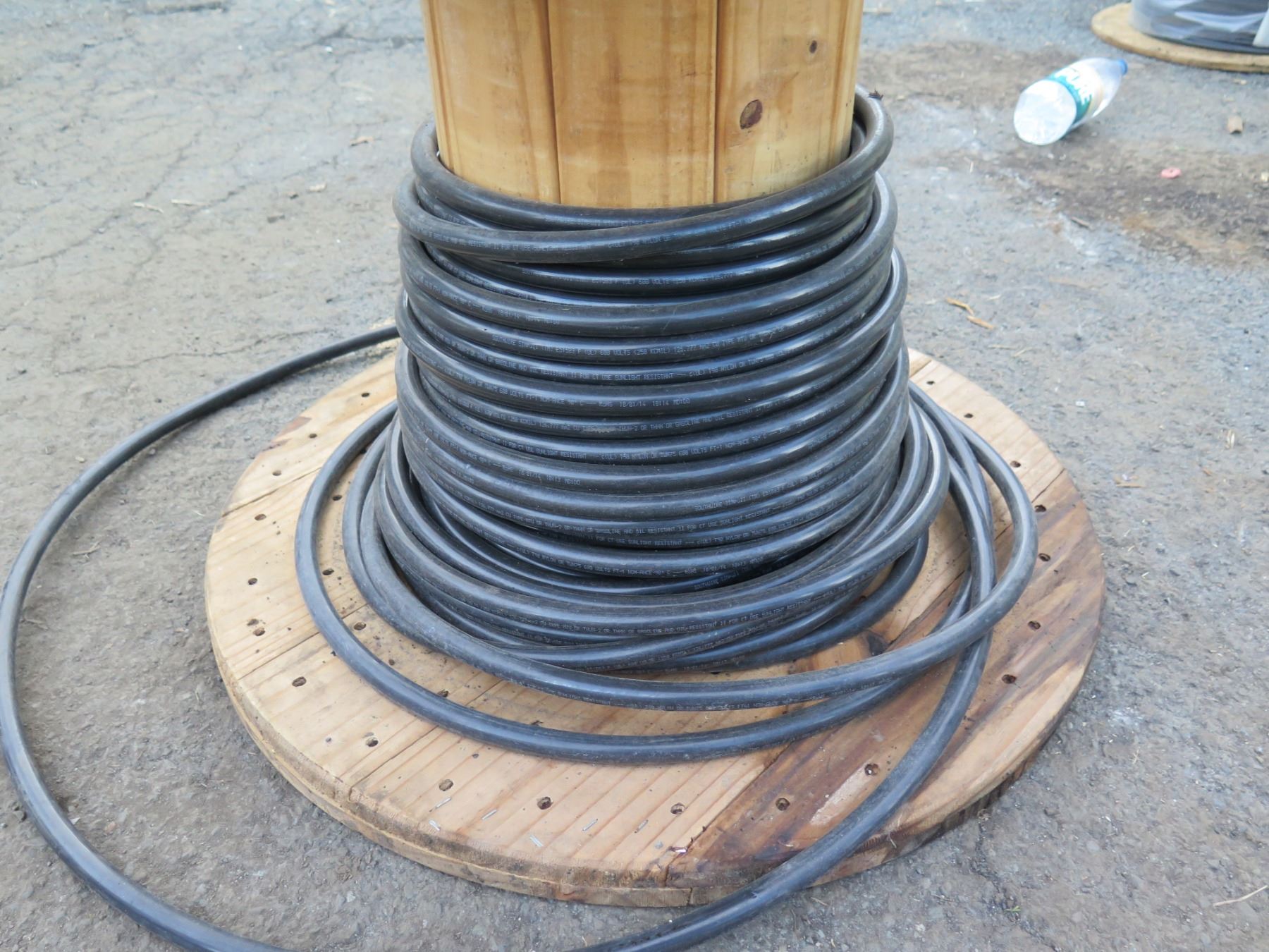 Simpull Spools Qty 3 Wooden Spools Southwire Black SIMpull THHN Cable - Oahu Auctions