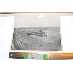 1933 CATERPILLAR FARMING PHOTO SASK.