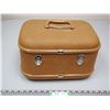 Image 3 : Vintage Holiaay luggage with keys
