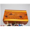 Image 4 : Vintage wooden jewelry box with vintage buttons