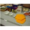 Image 2 : LOT OF KITCHENWARE ITEMS