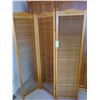 Image 2 : Wood Folding Venetian Screen Cat A