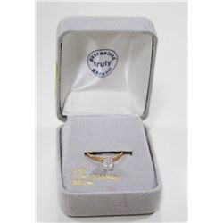 10 KT GOLD RING WITH CUBIC ZIRCONIA