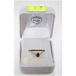 10 KT GOLD RING WITH DIAMONDS AND GARNET