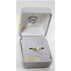 10 KT GOLD RING WITH OPAL AND DIAMOND