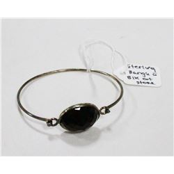STERLING SILVER BANGLE WITH BLACK CUT STONE