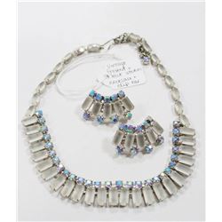 VINTAGE FROSTED BLUE STONE NECKLACE 15" AND CLIP