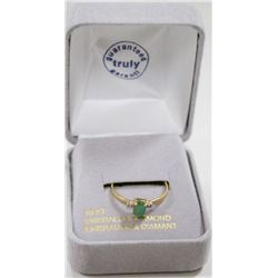 10 KT GOLD RING WITH EMERALD