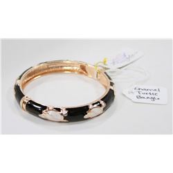 HAWAIIAN ENAMEL TURTLE BANGLE