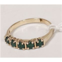 10 KT GOLD AND EMERALD RING SIZE 6.5