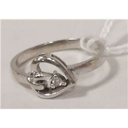 10 KT WHITE GOLD RING WITH HEART DIAMOND SIZE 6.5