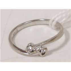10 KT WHITE GOLD HEART WITH DIAMOND RING SIZE 7