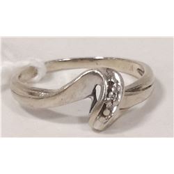 10 KT GOLD WITH DIAMOND CLUSTER RING