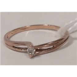 10 KT GOLD RING WITH DIAMOND