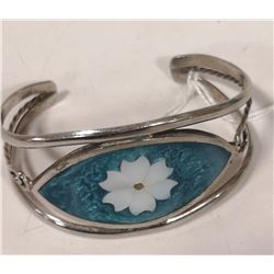 SILVER BRACELET WITH FLOWER INLAY