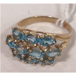 10 KT GOLD RING WITH BLUE TOPAZ