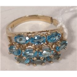 10 KT GOLD RING WITH BLUE TOPAZ