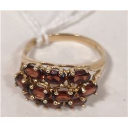 10 KT GOLD RING WITH GARNETS