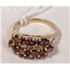 Image 1 : 10 KT GOLD RING WITH GARNETS