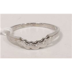 10 KT WHITE GOLD RING