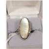 Image 1 : SILVER AND SHELL OVAL RING SIZE 6.5
