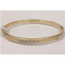 10 KT GOLD BANGLE WITH WG DETAILS