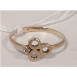 10 KT GOLD AND DIAMOND RING SIZE 5.5