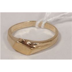 10 KT GOLD SIGNET RING