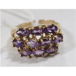 10 KT GOLD RING WITH AMETHYST CLUSTER