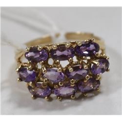 10 KT GOLD RING WITH AMETHYST CLUSTER