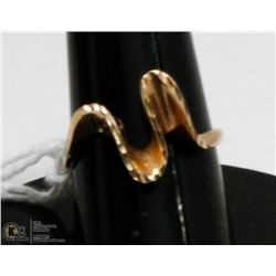 10 KT GOLD FASHION RING SIZE 7