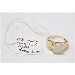 10K GOLD RING WITH OPAL CENTRE STONE SIZE 5.5