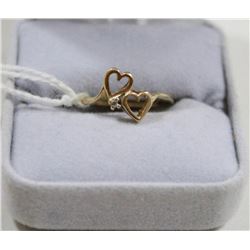 10 KT GOLD AND DIAMOND HEART RING SIZE 7