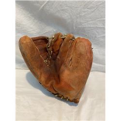 Catcher glove