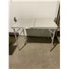 Image 2 : folding table