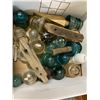 Image 1 : Box insulators