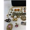 Image 2 : Nice Mixed Lot Of Costume Jewelry