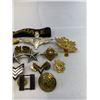 Image 4 : Nice Lot Of Vintage Canadian And US Military Buttons And Badges, WW2 And Newer