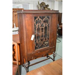 Mid 20th century single door china cabinet