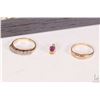 Image 2 : Small tray lot of vintage and collectible jewellery including two stamped 14kt yellow gold rings, on